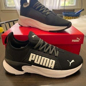 Mens, Size 9, Puma No Lace Sneakers!! BRAND NEW, NEVER BEEN WORN